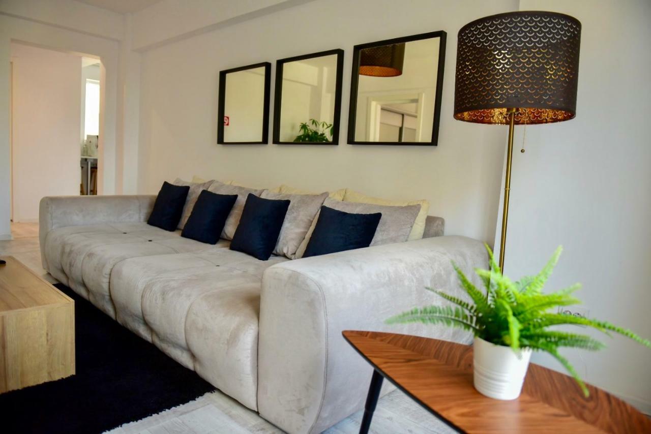 Eric Apartment Bucarest Esterno foto