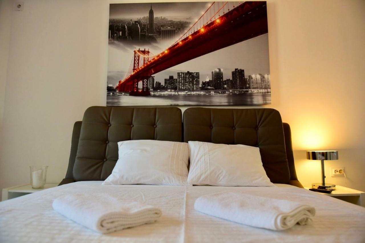 Eric Apartment Bucarest Esterno foto