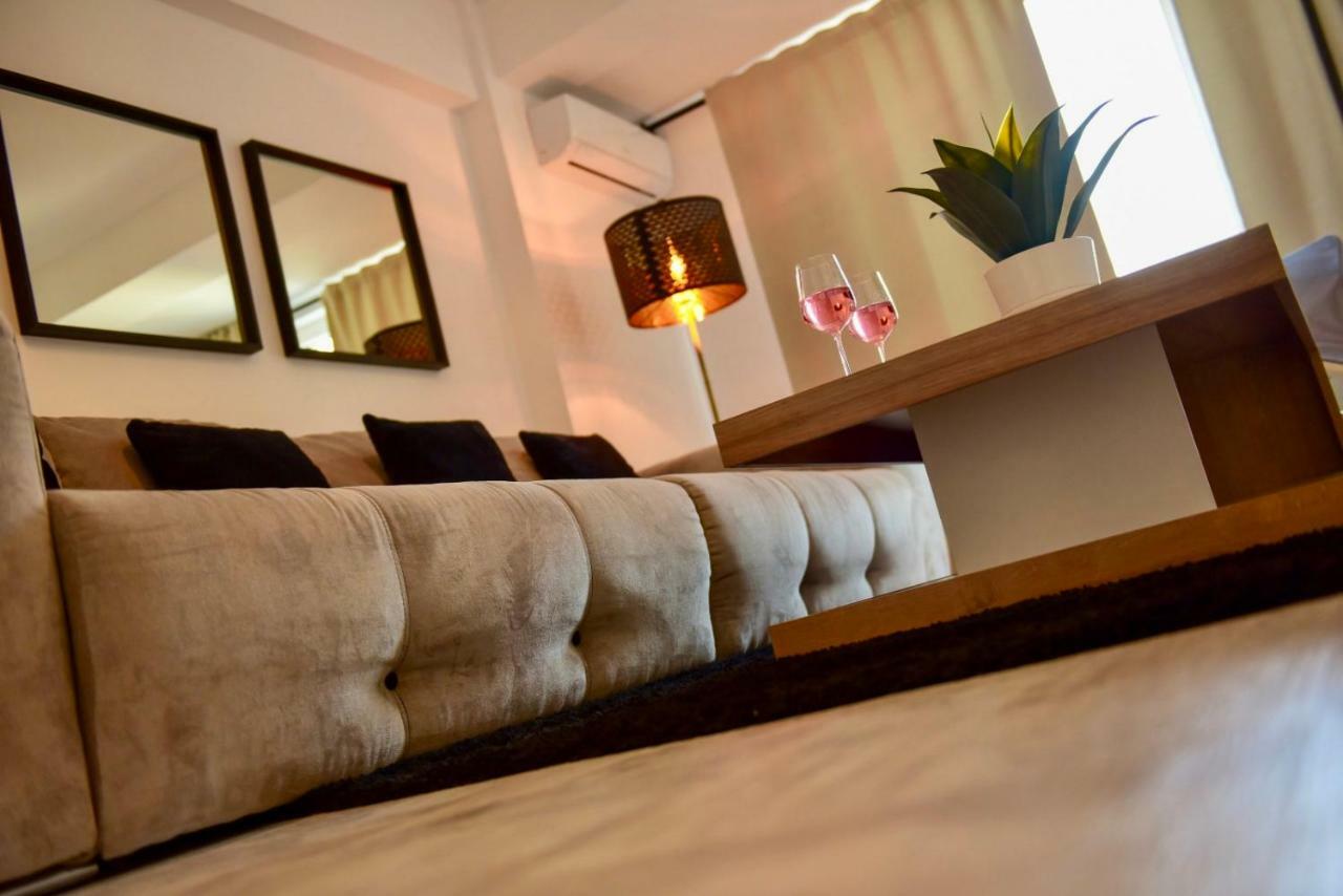 Eric Apartment Bucarest Esterno foto